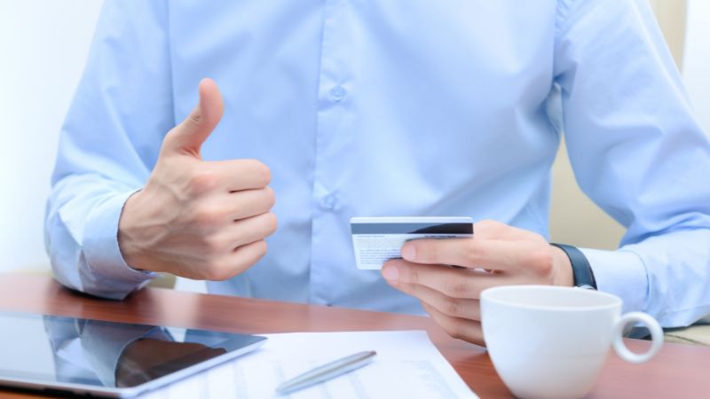 Hur skaffar man kreditkort
