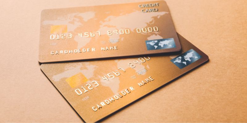 Debetkort eller kreditkort